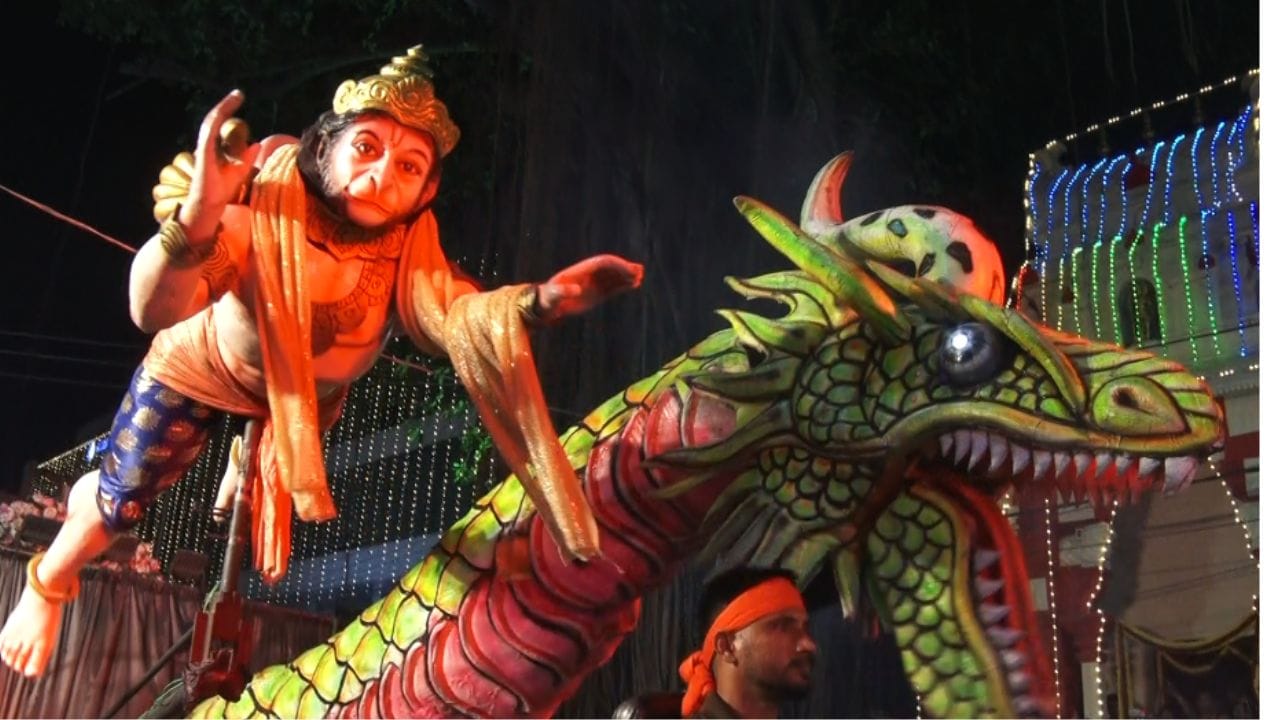 ಶ್ರೀ ಕೃಷ್ಣ ಮಠದ ಇತಿಹಾಸದಲ್ಲಿದು  253ನೇ ದ್ವೈವಾರ್ಷಿಕ ಪರ್ಯಾಯವಾಗಿದ್ದು, ವೇದವರ್ಧನ ತೀರ್ಥರ ಪ್ರಥಮ ಪರ್ಯಾಯವಾಗಿದೆ. ಮಧ್ಯರಾತ್ರಿ 1.30ಕ್ಕೆ ಕಾಪು ತಾಲೂಕಿನ ದಂಡ ತೀರ್ಥದಲ್ಲಿ ಪವಿತ್ರ ಸ್ನಾನ ನಡೆದು, ಬೆಳಗಿನ ಜಾವ 3 ಗಂಟೆಗೆ ಜೋಡುಕಟ್ಟೆಯಿಂದ ವೈಭವದ ಪರ್ಯಾಯ ಮೆರವಣಿಗೆ ಪ್ರಾರಂಭವಾಗಿದೆ. ನೂರಕ್ಕೂ ಅಧಿಕ ಸಾಂಸ್ಕೃತಿಕ ತಂಡಗಳು, ಟ್ಯಾಬ್ಲೋಗಳು, ಭಜನಾ ತಂಡಗಳು ಈ ವೇಳೆ ಗಮನ ಸೆಳೆದಿವೆ.