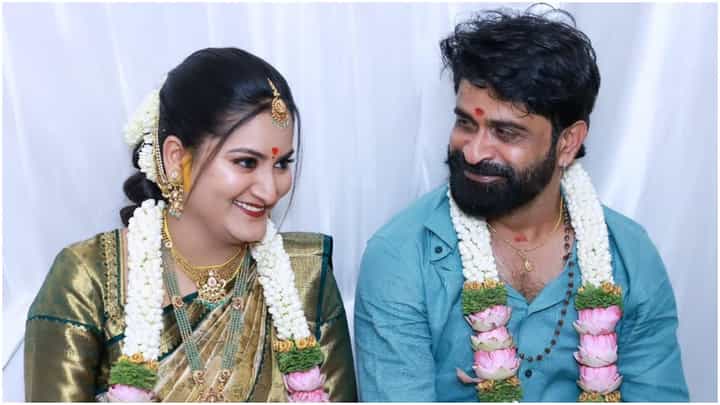 ದರ್ಶನ್-ವಿಜಯಲಕ್ಷ್ಮೀ ಮದುವೆ ಆದ ಜಾಗದಲ್ಲೇ ಉಗ್ರಂ ಮಂಜು ವಿವಾಹ ದರ್ಶನ್-ವಿಜಯಲಕ್ಷ್ಮೀ ಮದುವೆ ಆದ ಜಾಗದಲ್ಲೇ ಉಗ್ರಂ ಮಂಜು ವಿವಾಹ