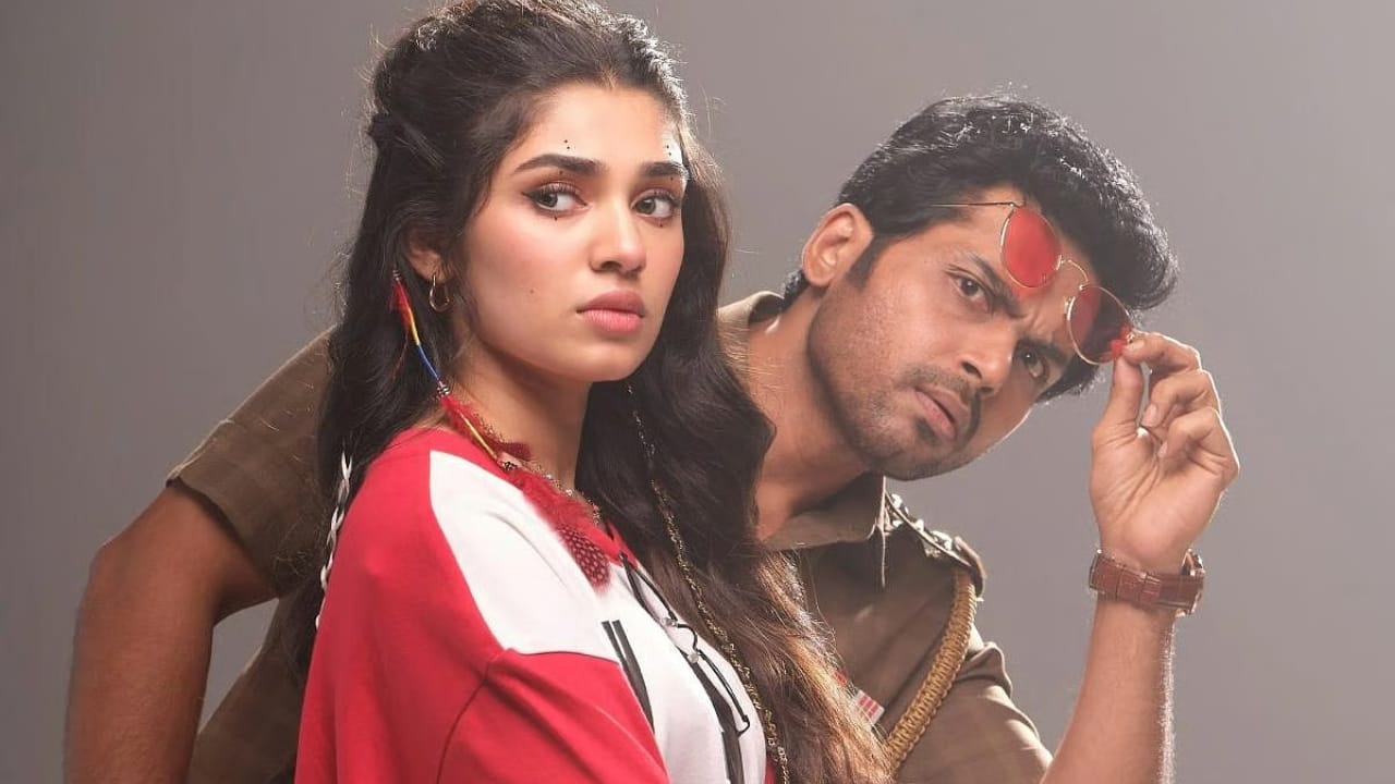 ಕಾರ್ತಿ ಹಾಗೂ ಕರ್ನಾಟಕ ಮೂಲದ ನಟಿ ಕೃತಿ ಶೆಟ್ಟಿ ಒಟ್ಟಿಗೆ ನಟಿಸಿರುವ ‘ವಾ ವಾತಿಯಾರ್’ ತಮಿಳು ಸಿನಿಮಾ ‘ವಾ ವಾತಿಯಾರ್’ ಇತ್ತೀಚೆಗಷ್ಟೆ ಚಿತ್ರಮಂದಿರಗಳಲ್ಲಿ ಬಿಡುಗಡೆ ಆಗಿತ್ತು, ಆದರೆ ಪ್ರೇಕ್ಷಕರ ಬೆಂಬಲ ಸಿನಿಮಾಕ್ಕೆ ದೊರಕಲಿಲ್ಲ. ಇದೀಗ ಈ ಸಿನಿಮಾ ಒಟಿಟಿಗೆ ಬಂದಿದೆ. ಅಮೆಜಾನ್ ಪ್ರೈಂನಲ್ಲಿ ಸಿನಿಮಾ ನೋಡಬಹುದಾಗಿದೆ.