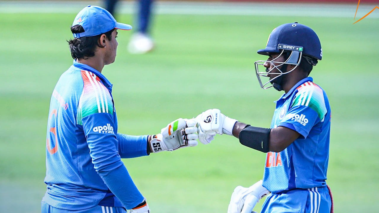 ದಕ್ಷಿಣ ಆಫ್ರಿಕಾ ನೆಲದಲ್ಲಿ ನಾಯಕನಾಗಿ ಚೊಚ್ಚಲ ಪಂದ್ಯವನ್ನಾಡಿದ ವೈಭವ್ ಉತ್ತಮ ಆರಂಭ ಪಡೆಯಲಿಲ್ಲ. ಈ ಪಂದ್ಯದಲ್ಲಿ ಟಾಸ್ ಗೆದ್ದ ಆತಿಥೇಯ ತಂಡ ಮೊದಲು ಬೌಲಿಂಗ್ ಮಾಡಲು ನಿರ್ಧರಿಸಿತು. ಹೀಗಾಗಿ ಟಾಸ್ ಸೋತ ಟೀಂ ಇಂಡಿಯಾ ಪರ ವೈಭವ್ ಸೂರ್ಯವಂಶಿ ಹಾಗೂ ಆರನ್ ಜಾರ್ಜ್ ಆರಂಭಿಕರಾಗಿ ಕಣಕ್ಕಿಳಿದರು.