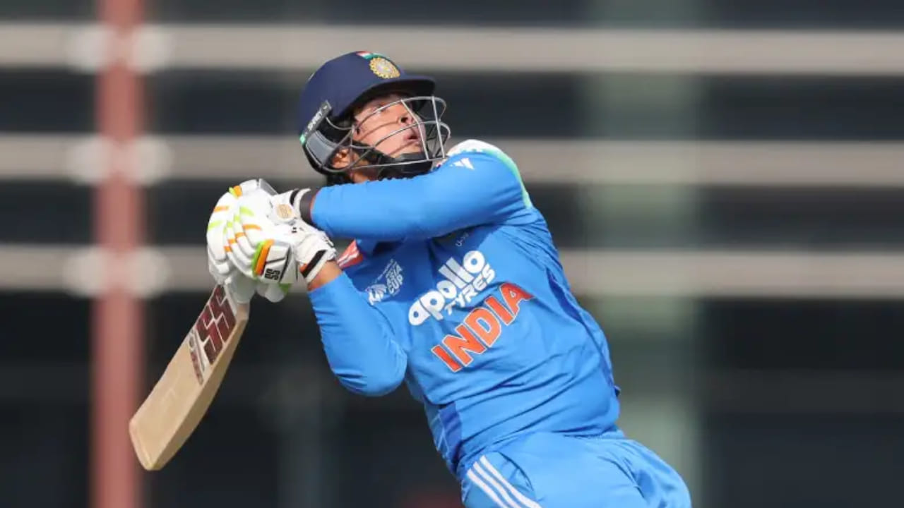 ಅಷ್ಟೇ ಅಲ್ಲ, ಅಂಡರ್-19 ವಿಶ್ವಕಪ್ ಇತಿಹಾಸದಲ್ಲಿ ಅರ್ಧಶತಕ ಗಳಿಸಿದ ಅತ್ಯಂತ ಕಿರಿಯ ಬ್ಯಾಟ್ಸ್‌ಮನ್ ಎಂಬ ಹೆಗ್ಗಳಿಕೆಗೂ ವೈಭವ್ ಪಾತ್ರರಾದರು. ವೈಭವ್ ಕೇವಲ 14 ವರ್ಷ ಮತ್ತು 296 ದಿನಗಳಲ್ಲಿ ಈ ದಾಖಲೆ ನಿರ್ಮಿಸಿದ್ದಾರೆ. ಈ ಹಿಂದೆ ಅಫ್ಘಾನಿಸ್ತಾನದ ಶಾಹಿದುಲ್ಲಾ ಕಮಲ್ (15 ವರ್ಷ, 19 ದಿನಗಳು) ಅವರು ಈ ದಾಖಲೆಯನ್ನು ಹೊಂದಿದ್ದರು.