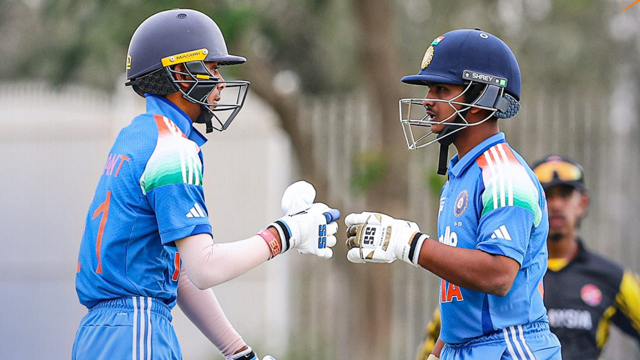 ದಕ್ಷಿಣ ಆಫ್ರಿಕಾದ ಬೆನೋನಿಯಲ್ಲಿ ನಡೆದ ಸರಣಿಯ ಮೊದಲ ಪಂದ್ಯದಲ್ಲಿ ವೈಭವ್ ಮಾತ್ರವಲ್ಲದೆ, ಟೀಂ ಇಂಡಿಯಾದ ಅಗ್ರ ಕ್ರಮಾಂಕವೂ ಸಂಪೂರ್ಣವಾಗಿ ವಿಫಲವಾಯಿತು. ಜಾರ್ಜ್ ಮತ್ತು ವೈಭವ್ ನಂತರ, ವಿಕೆಟ್ ಕೀಪರ್ ಅಭಿಗ್ಯಾನ್ ಕುಂಡು ಮತ್ತು ವೇದಾಂತ್ ತ್ರಿವೇದಿ ಕೂಡ ಪರಿಣಾಮಕಾರಿ ಇನ್ನಿಂಗ್ಸ್ ಆಡುವಲ್ಲಿ ವಿಫಲರಾಗಿ ಪೆವಿಲಿಯನ್ ಸೇರಿಕೊಂಡರು.