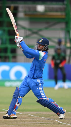 ಯುವಿ ಶೈಲಿಯಲ್ಲಿ ಸಿಕ್ಸ್ ಬಾರಿಸಿದ ವೈಭವ್