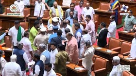 ಸರ್ಕಾರ ಕೊಟ್ಟ ಭಾಷಣ ಓದದ ಗವರ್ನರ್​​: ಸದನದಲ್ಲೇ ಸಿಡಿದೆದ್ದ 'ಕೈ' ಪಡೆ