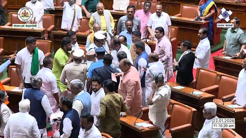 ಸರ್ಕಾರ ಕೊಟ್ಟ ಭಾಷಣ ಓದದ ಗವರ್ನರ್: ಸದನದಲ್ಲೇ ಸಿಡಿದೆದ್ದ ಕಾಂಗ್ರೆಸ್ ನಾಯಕರು