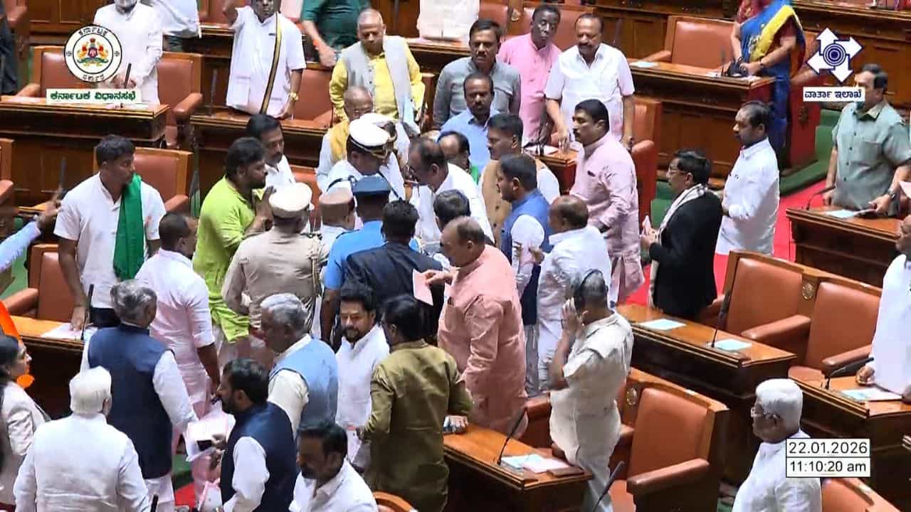 ಸರ್ಕಾರ ಕೊಟ್ಟ ಭಾಷಣ ಓದದ ಗವರ್ನರ್​​: ಸದನದಲ್ಲೇ ಸಿಡಿದೆದ್ದ ಕಾಂಗ್ರೆಸ್​​ ನಾಯಕರು