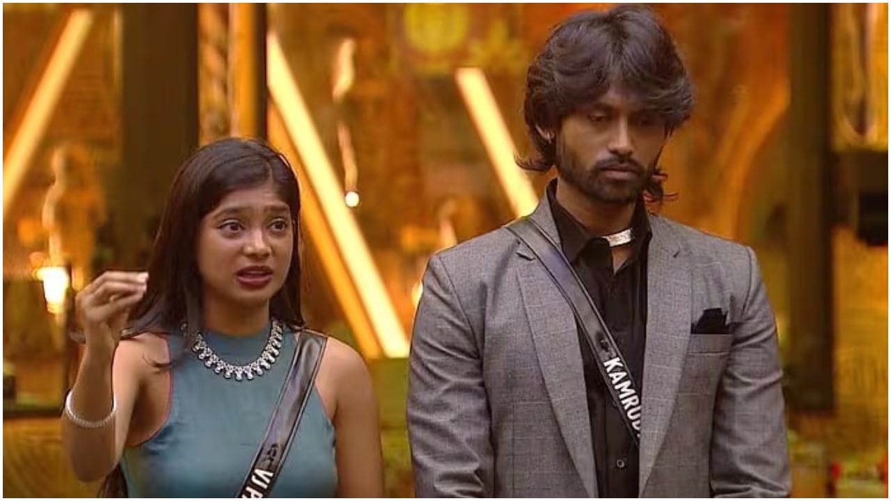 ರೆಡ್ ಕಾರ್ಡ್ ತೋರಿಸಿದ ಬಳಿಕ ಅದನ್ನು ಪಡೆದ ಸ್ಪರ್ಧಿಗಳು ತಕ್ಷಣ ಬಿಗ್ ಬಾಸ್ ಮನೆಯಿಂದ ಹೊರ ಹೋಗಬೇಕು. ಬಿಗ್ ಬಾಸ್ ಮನೆಯಲ್ಲಿ ಇದ್ದಷ್ಟು ದಿನದ ಸಂಬಳ ಅವರಿಗೆ ಸಿಗೋದಿಲ್ಲ. ಇನ್ನು, ಬಿಗ್ ಬಾಸ್ ಫಿನಾಲೆಗೆ ಬರುವಂತೆ ಇಲ್ಲ. ಇದರ ಜೊತೆಗೆ ಅವರು ಮುಂದೆ ಯಾವ ಸೀಸನ್​ಗೂ ಬರಲು ಅರ್ಹರಲ್ಲ ಎನ್ನಲಾಗಿದೆ. 