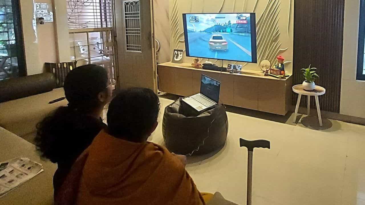 Viral: ತನ್ನ ಅಜ್ಜಿಗೆ ವಿಡಿಯೋ ಗೇಮ್ ಆಡುವುದು ಹೇಗೆಂದು ಹೇಳಿಕೊಟ್ಟ ಮೊಮ್ಮಗಳು Viral: ತನ್ನ ಅಜ್ಜಿಗೆ ವಿಡಿಯೋ ಗೇಮ್ ಆಡುವುದು ಹೇಗೆಂದು ಹೇಳಿಕೊಟ್ಟ ಮೊಮ್ಮಗಳು