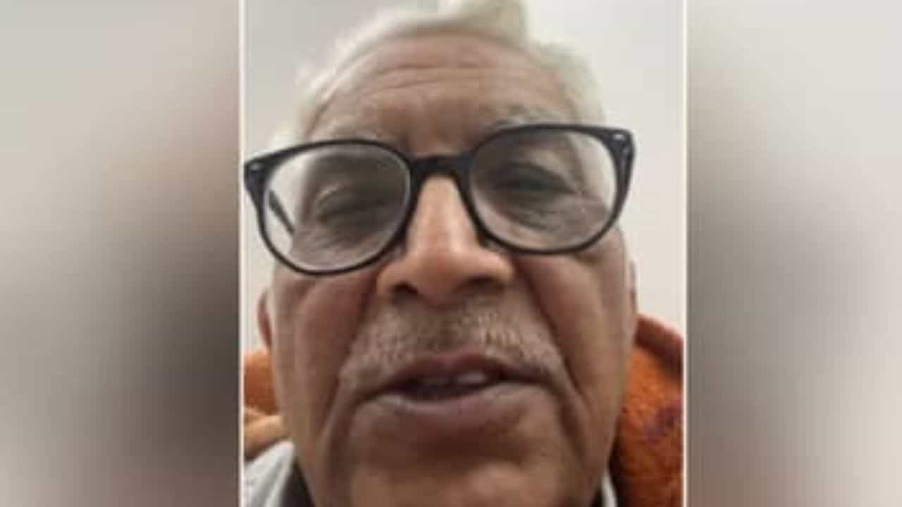 Video: 70 ನೇ ವಯಸ್ಸಿನಲ್ಲಿ ಮೊದಲ ವ್ಲಾಗ್, ಈ ವೃದ್ಧನ ಪ್ರಯತ್ನಕ್ಕೆ ನೆಟ್ಟಿಗರಿಂದ ಭಾರೀ ಮೆಚ್ಚುಗೆ Video: 70 ನೇ ವಯಸ್ಸಿನಲ್ಲಿ ಮೊದಲ ವ್ಲಾಗ್, ಈ ವೃದ್ಧನ ಪ್ರಯತ್ನಕ್ಕೆ ನೆಟ್ಟಿಗರಿಂದ ಭಾರೀ ಮೆಚ್ಚುಗೆ