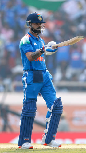 77 ನೇ ಏಕದಿನ ಅರ್ಧಶತಕ ಚಚ್ಚಿದ ಕೊಹ್ಲಿ