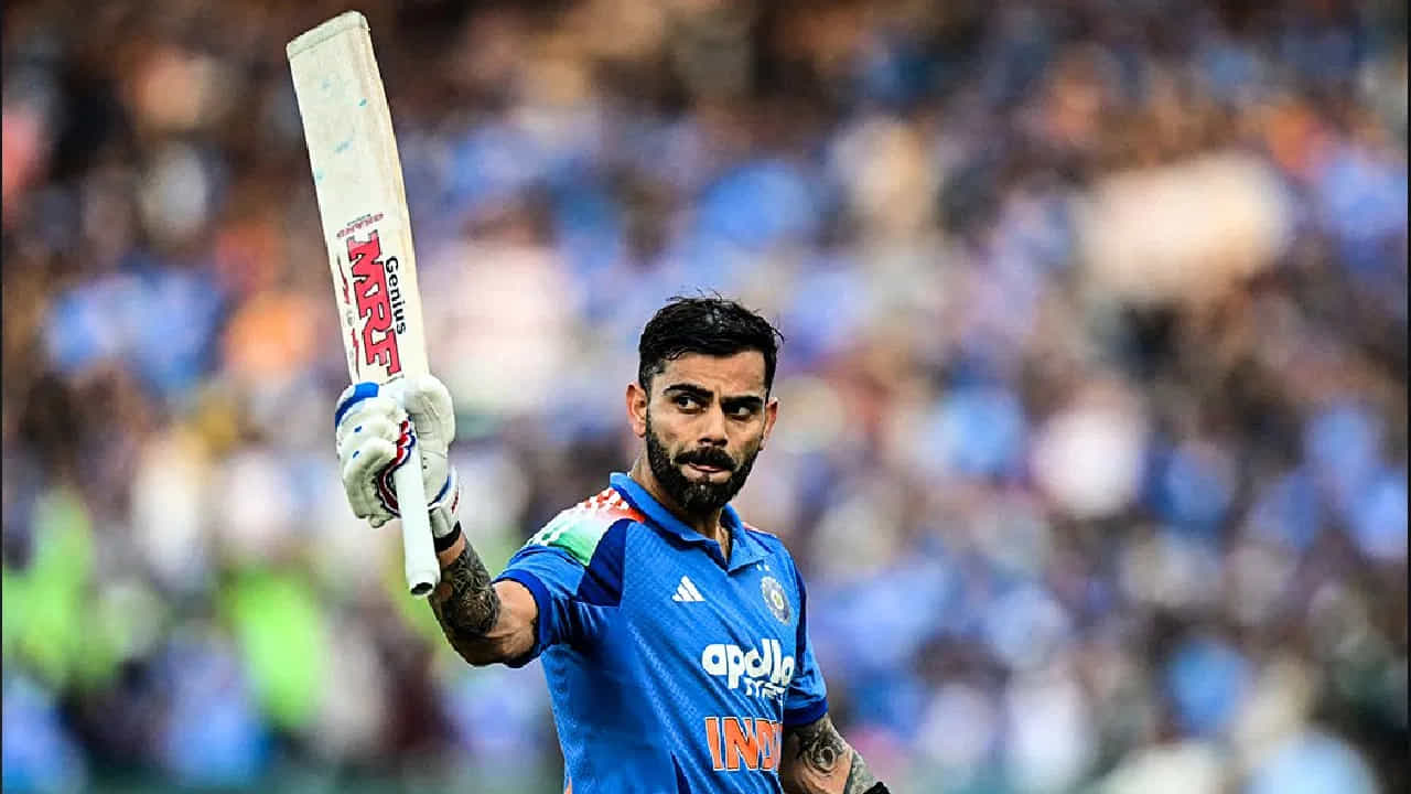 ವಿರಾಟ್ ಕೊಹ್ಲಿಯ (Virat Kohli) ಬ್ಯಾಟ್ನಿಂದ 85ನೇ ಶತಕ ಜಸ್ಟ್ ಮಿಸ್ ಆಗಿದೆ. ಅದು ಕೂಡ 7 ರನ್ಗಳ ಅಂತರದಿಂದ. ಹೀಗೆ ಸೆಂಚುರಿ ತಪ್ಪಿಸಿಕೊಳ್ಳುವ ಮೂಲಕ ವಿರಾಟ್ ಕೊಹ್ಲಿ ವಿಶೇಷ ದಾಖಲೆ ನಿರ್ಮಿಸಿದ್ದಾರೆ. ಆ ದಾಖಲೆ ಯಾವುದು ಎಂಬುದರ ಸಂಪೂರ್ಣ ಮಾಹಿತಿ ಈ ಕೆಳಗಿನಂತಿದೆ...