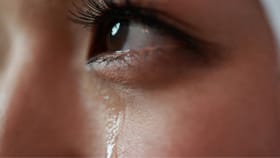 ಕಣ್ಣುಗಳಿಂದ ಆಗಾಗ ನೀರು ಬರುವುದಕ್ಕೆ ಕಾರಣ ಏನ್ ಗೊತ್ತಾ?