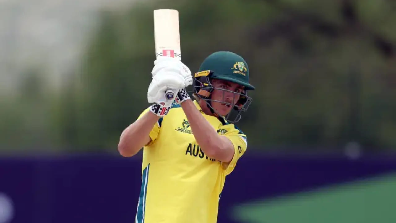 ಇದೀಗ ಈ ವಿಶ್ವ ದಾಖಲೆಯನ್ನು ವಿಲ್ ಮಲಾಚೆಕ್ ಉಡೀಸ್ ಮಾಡಿದ್ದಾರೆ. ಜಪಾನ್ ವಿರುದ್ಧ ಕೇವಲ 51 ಎಸೆತಗಳಲ್ಲಿ 5 ಸಿಕ್ಸ್ ಹಾಗೂ 12 ಫೋರ್​ಗಳೊಂದಿಗೆ ಶತಕ ಸಿಡಿಸಿ ಹೊಸ ಇತಿಹಾಸ ನಿರ್ಮಿಸಿದ್ದಾರೆ. ಇನ್ನು ಈ ಪಂದ್ಯದಲ್ಲಿ 55 ಎಸೆತಗಳನ್ನು ಎದುರಿಸಿದ ವಿಲ್ 102 ರನ್ ಬಾರಿಸಿದರು. ಈ ಶತಕದ ನೆರವಿನೊಂದಿಗೆ ಆಸ್ಟ್ರೇಲಿಯಾ ತಂಡವು 29.1 ಓವರ್​ಗಳಲ್ಲಿ 204 ರನ್​ಗಳಿಸಿ 8 ವಿಕೆಟ್​ಗಳ ಭರ್ಜರಿ ಜಯ ಸಾಧಿಸಿದೆ.