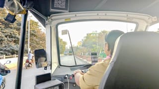 Viral Video: ಛೀ.. ಥೂ.. ದೆಹಲಿ ಮೆಟ್ರೋ ಪ್ಲಾಟ್​ಫಾರ್ಮ್​ನಲ್ಲಿ ಮೂತ್ರ ವಿಸರ್ಜಿಸಿ ಸಿಕ್ಕಿಬಿದ್ದ ವ್ಯಕ್ತಿ