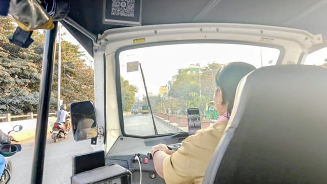 ಬೆಂಗಳೂರಿನಲ್ಲಿ ಆಟೋ ಓಡಿಸಿ ತಿಂಗಳಿಗೆ 45 ಸಾವಿರ ರೂ ಸಂಪಾದಿಸುವ ಮಹಿಳೆ