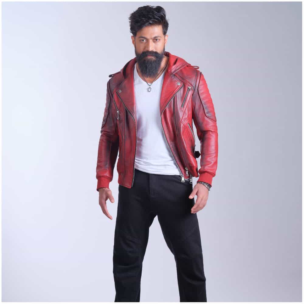 ನಟ ಯಶ್ ಅವರಿಗೆ ಜನವರಿ 8 ಜನ್ಮದಿನ. ಹುಟ್ಟುಹಬ್ಬಕ್ಕೂ ಮೊದಲು ಅವರು ಸ್ಟೈಲಿಶ್ ಆಗಿ ಫೋಟೋಶೂಟ್ ಮಾಡಿಸಿ ಗಮನ ಸೆಳೆದಿದ್ದಾರೆ. ಅವರು ಹ್ಯಾಂಡ್ಸಮ್ ಹಂಕ್ ರೀತಿ ಕಾಣಿಸಿದ್ದಾರೆ. ಅವರ ಈ ಫೋಟೋಗಳಿಗೆ ಮಹಿಳಾ ಅಭಿಮಾನಿಗಳು ಮನಸೋತಿದ್ದಾರೆ.