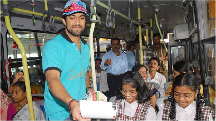 ನನ್ನ ಸಿನಿಮಾ ನೋಡಿ ಎಂದು ಪಾಂಪ್ಲೆಂಟ್ ಹಂಚಿದ್ದ ಯಶ್; ಅಪರೂಪದ ಫೋಟೋ ವೈರಲ್