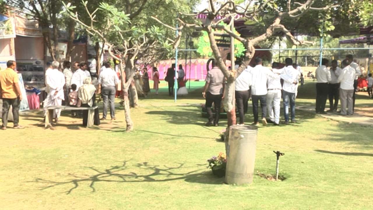 ಒಟ್ಟಿನಲ್ಲಿ ಗಣರಾಜ್ಯೋತ್ಸವ ಅಂಗವಾಗಿ ಯಾದಗಿರಿ ನಗರದ ಲುಂಬಿನಿ ವನದಲ್ಲಿ ಫಲ ಪುಷ್ಪ ಲೋಕವೇ ಅನಾವರಣಗೊಂಡಿದೆ. ಪ್ರತಿ ವರ್ಷ ಇಂತಹ ಕಾರ್ಯಕ್ರಮ ಆಯೋಜನೆ ಮಾಡುತ್ತಿರುವ ಕಾರಣಕ್ಕೆ ಜನರು ಮತ್ತಷ್ಟು ಉತ್ಸಾಹ, ಸಂತೋಷದಲ್ಲಿ ಭಾಗವಹಿಸುತ್ತಿದ್ದಾರೆ.