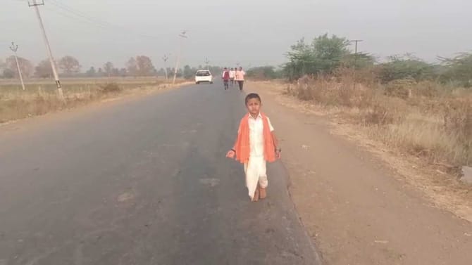 13 ಕಿಲೋ ಮೀಟರ್ ಪಾದಯಾತ್ರೆ ಮಾಡಿದ 6 ವರ್ಷದ ಬಾಲಕ!