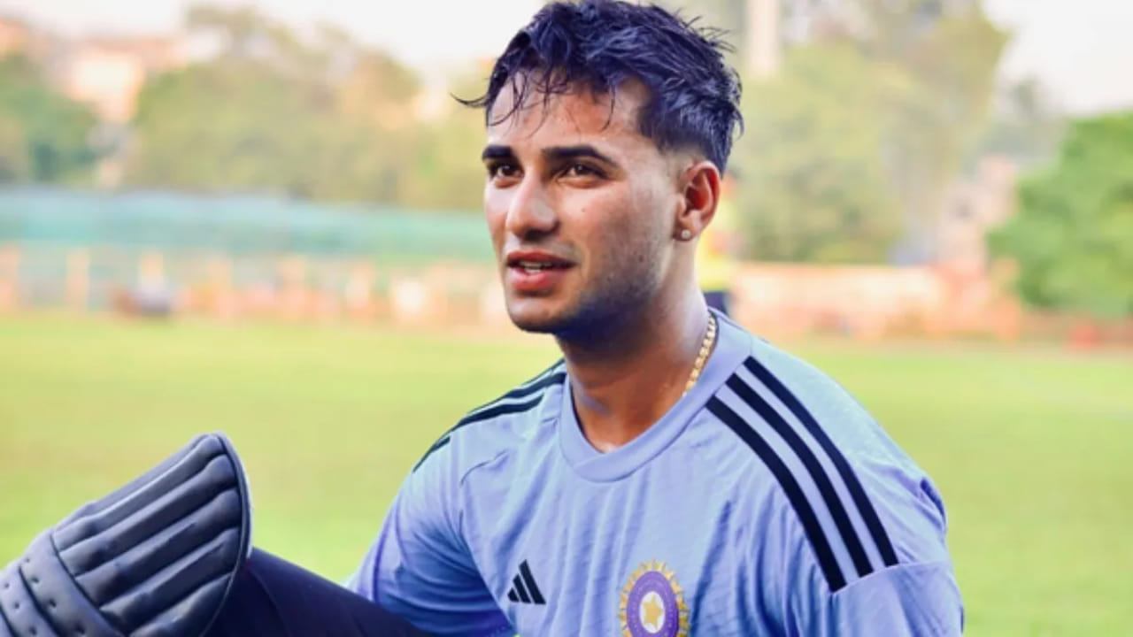 ಮೇಲೆ ಹೇಳಿದಂತೆ ಫೆಬ್ರವರಿ 12, ಗುರುವಾರ, ಟೀಂ ಇಂಡಿಯಾ ವಿಶ್ವಕಪ್‌ನ ಎರಡನೇ ಗುಂಪು ಹಂತದ ಪಂದ್ಯವನ್ನು ಆಡಲಿದೆ. ಈ ಪಂದ್ಯಕ್ಕೂ ಮುನ್ನ ಅಭಿಷೇಕ್ ಆಸ್ಪತ್ರೆಯಿಂದ ಡಿಸ್ಚಾರ್ಜ್ ಆಗಿದ್ದಾರೆ. ಇದು ತಂಡದ ತಲೆನೋವು ಕಡಿಮೆ ಮಾಡಿದೆ. ಆದರೆ ಅವರು ಈ ಪಂದ್ಯದಲ್ಲಿ ಆಡುವ ಸಾಧ್ಯತೆಗಳಿಲ್ಲ. ಏಕೆಂದರೆ ಮುಂಬರುವ ಪಂದ್ಯಗಳನ್ನು ಗಮನದಲ್ಲಿಟ್ಟುಕೊಂಡು ಅವರಿಗೆ ವಿಶ್ರಾಂತಿ ನೀಡಬಹುದು.
