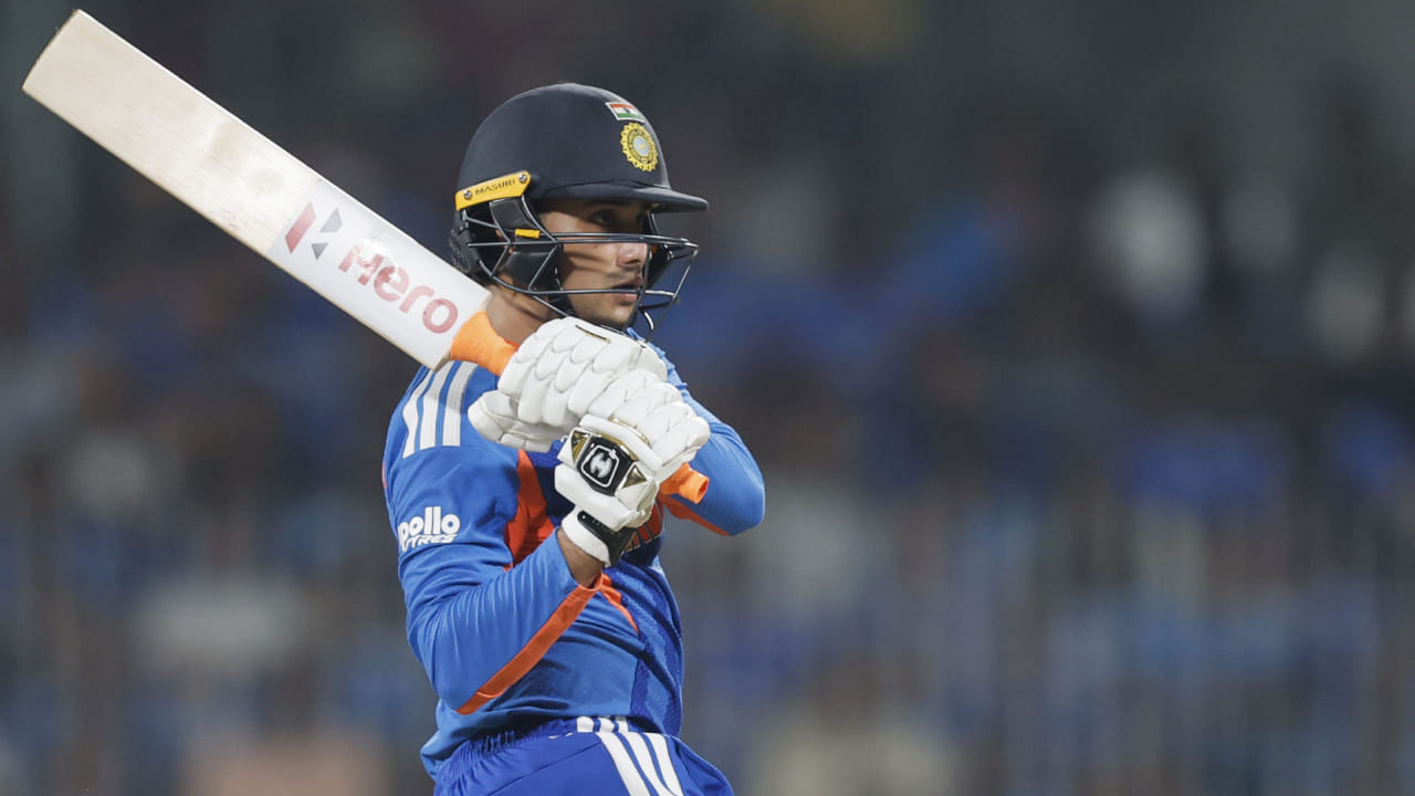 ಜಿಂಬಾಬ್ವೆ ವಿರುದ್ಧದ ಈ ಪಂದ್ಯದಲ್ಲಿ 26 ಎಸೆತಗಳಲ್ಲಿ 50 ರನ್ ಪೂರೈಸಿದ ಅಭಿಷೇಕ್ ಶರ್ಮಾ ಅವರ ಈ ಅರ್ಧಶತಕದಲ್ಲಿ 3ಬೌಂಡರಿ ಹಾಗೂ 4 ಸಿಕ್ಸರ್​ಗಳು ಸೇರಿವೆ. ವಾಸ್ತವವಾಗಿ ಟಿ20 ವಿಶ್ವಕಪ್​ನಲ್ಲಿ ಅಭಿಷೇಕ್ ಶರ್ಮಾರ ಮೊದಲ ಅರ್ಧಶತಕ ಇದಾಗಿದೆ. 
