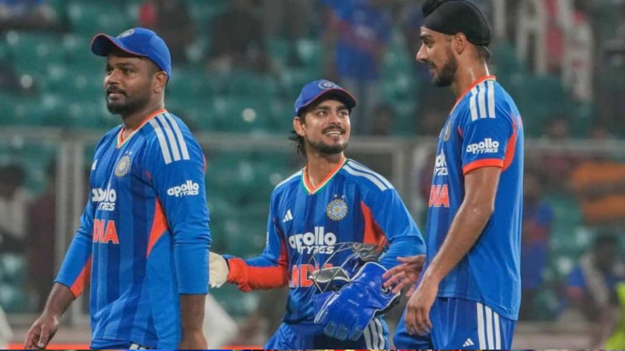 ಅಮೆರಿಕ ವಿರುದ್ಧದ ಪಂದ್ಯದಲ್ಲಿ ಅಭಿಷೇಕ್ ಇನ್ನಿಂಗ್ಸ್ ಆರಂಭಿಸಿದರು ಆದರೆ ಕೇವಲ ಒಂದು ಎಸೆತವನ್ನು ಆಡಿ ಔಟಾಗಿದ್ದರು. ನಂತರ ಅವರು ಸ್ವಲ್ಪ ಸಮಯ ಫೀಲ್ಡಿಂಗ್ ಮಾಡಿದ ಅಭಿಷೇಕ್ ಇದ್ದಕ್ಕಿದ್ದಂತೆ ಹೊಟ್ಟೆ ನೋವು ಕಾಣಿಸಿಕೊಂಡು ಡ್ರೆಸ್ಸಿಂಗ್ ಕೋಣೆಗೆ ಮರಳಿದ್ದರು. ಇದೀಗ ಎರಡನೇ ಪಂದ್ಯಕ್ಕೆ ಅಭಿಷೇಕ್ ಫಿಟ್ ಆಗಲು ಸಾಧ್ಯವಾಗದಿದ್ದರೆ, ಸಂಜು ಸ್ಯಾಮ್ಸನ್ ಮತ್ತು ಇಶಾನ್ ಕಿಶನ್ ಇನ್ನಿಂಗ್ಸ್ ಆರಂಭಿಸುವ ಸಾಧ್ಯತೆ ಹೆಚ್ಚು.