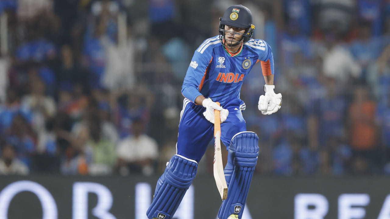 2026 ರ ಟಿ20 ವಿಶ್ವಕಪ್‌ನ ಮೊದಲ ಮೂರು ಇನ್ನಿಂಗ್ಸ್‌ಗಳಲ್ಲಿ ಅಭಿಷೇಕ್ ಶರ್ಮಾ ಎಂಟು ಎಸೆತಗಳನ್ನು ಎದುರಿಸಿ ಒಂದೇ ಒಂದು ರನ್ ಗಳಿಸಲು ವಿಫಲರಾದರು. ಯುಎಸ್ಎ ವಿರುದ್ಧದ ಮೊದಲ ಪಂದ್ಯದಲ್ಲಿ ಮೊದಲ ಎಸೆತದಲ್ಲೇ ಔಟಾಗಿದ್ದ ಅಭಿಷೇಕ್, ಪಾಕಿಸ್ತಾನ ವಿರುದ್ಧದ ಎರಡನೇ ಪಂದ್ಯದಲ್ಲಿ, ನಾಲ್ಕು ಎಸೆತಗಳನ್ನು ಎದುರಿಸಿ ರನ್ ಗಳಿಸಲು ವಿಫಲರಾಗಿದ್ದರು. ನೆದರ್ಲ್ಯಾಂಡ್ಸ್ ವಿರುದ್ಧದ ಮೂರನೇ ಪಂದ್ಯದಲ್ಲಿ ಕೇವಲ ಮೂರು ಎಸೆತಗಳನ್ನು ಎದುರಿಸಿ ನಿರಾಶೆ ಮೂಡಿಸಿದ್ದರು.