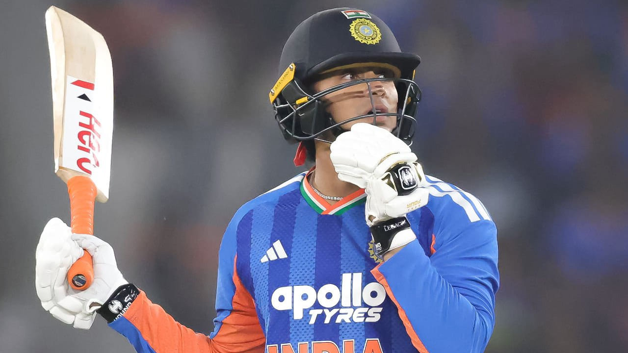 ಇದಾದ ಬಳಿಕ ತಿರುವನಂತಪುರದಲ್ಲಿ ನಡೆದ ನ್ಯೂಝಿಲೆಂಡ್ ವಿರುದ್ಧದ ಕೊನೆಯ ಟಿ20 ಪಂದ್ಯದಲ್ಲಿ 16 ಎಸೆತಗಳಲ್ಲಿ 30 ರನ್ ಚಚ್ಚಿದ್ದರು. ಇದೀಗ ಟಿ20 ವಿಶ್ವಕಪ್​​ನ ಮೊದಲ ಪಂದ್ಯದಲ್ಲಿ ಯುಎಸ್​ಎ ವಿರುದ್ಧ ಶೂನ್ಯಕ್ಕೆ ಔಟಾಗಿದ್ದಾರೆ. ಅಂದರೆ ಅಭಿಷೇಕ್ ಶರ್ಮಾ ಪ್ರತಿ ಇನಿಂಗ್ಸ್ ಬಳಿಕ ಸೊನ್ನೆ ಸುತ್ತಿದ್ದಾರೆ.