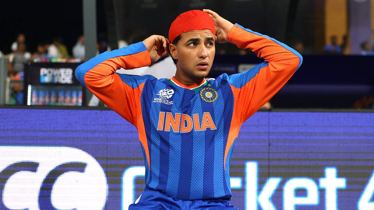 ಟಿ20 ಕ್ರಿಕೆಟ್​​ನಲ್ಲಿನ ಡೇಂಜರಸ್ ಬ್ಯಾಟ್ಸ್​ಮನ್​​ಗಳಲ್ಲಿ ಅಭಿಷೇಕ್ ಶರ್ಮಾ (Abhishek Sharma) ಕೂಡ ಒಬ್ಬರು. ಈಗಾಗಲೇ ತನ್ನ ಸ್ಫೋಟಕ ಬ್ಯಾಟಿಂಗ್ ಮೂಲಕ ಯುವ ದಾಂಡಿಗ ಸಂಚಲನ ಸೃಷ್ಟಿಸಿದ್ದಾರೆ. ಈ ಸಂಚಲನದ ಹೊರತಾಗಿಯೂ ಅಭಿ ಬ್ಯಾಟಿಂಗ್ ಮಾಡುತ್ತಿರುವುದು ಆಲ್ ಅಥವಾ ನಥಿಂಗ್ ಸ್ಟ್ರೈಲ್​​ನಲ್ಲಿ.