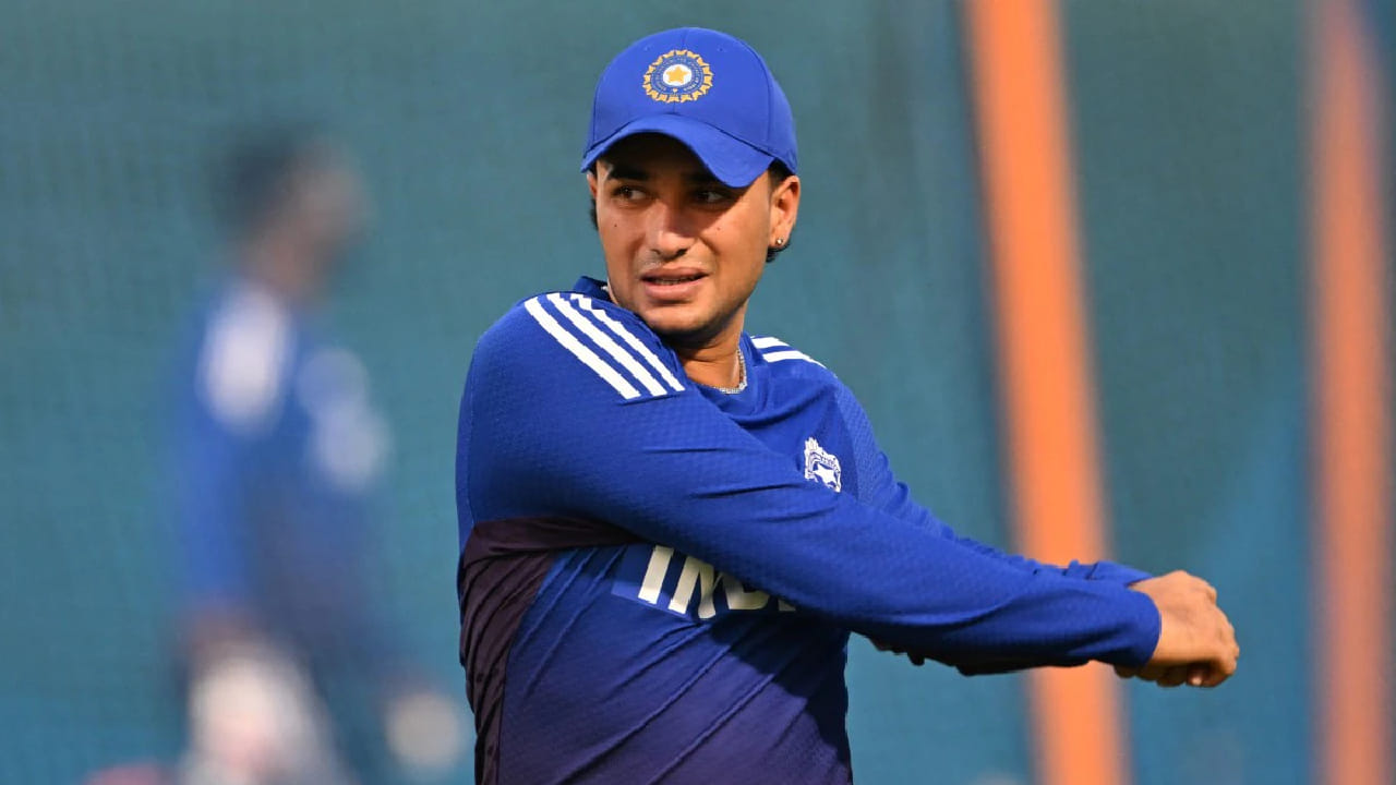 ಇದಾಗ್ಯೂ ಅವರು ನಮೀಬಿಯ ವಿರುದ್ಧದ ಪಂದ್ಯದ ವೇಳೆಗೆ ಸಂಪೂರ್ಣ ಗುಣಮುಖರಾಗಲಿದ್ದಾರೆ ಎಂದು ನಿರೀಕ್ಷಿಸಲಾಗಿತ್ತು. ಆದರೀಗ ಅಭಿಷೇಕ್ ಶರ್ಮಾ ಅವರ ಹೊಟ್ಟೆ ನೋವಿನ ಸಮಸ್ಯೆ ಉಲ್ಭಣಗೊಂಡಿದೆ ಎಂದು ವರದಿಯಾಗಿದೆ. ಇದೇ ಕಾರಣದಿಂದಾಗಿ ಅವರು ಸೋಮವಾರ ಮತ್ತು ಮಂಗಳವಾರ ನಡೆದ ಅಭ್ಯಾಸಕ್ಕೆ ಗೈರಾಗಿದ್ದರು.