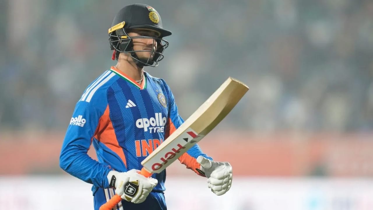 2026 ರ ಟಿ20 ವಿಶ್ವಕಪ್ನಲ್ಲಿ ಟೀಂ ಇಂಡಿಯಾಗೆ ನಿರೀಕ್ಷಿತ ಆರಂಭವೇ ಸಿಕ್ಕಿದೆ. ಆಡಿರುವ ಮೊದಲೆರಡು ಪಂದ್ಯಗಳನ್ನು ಭಾರತ ತಂಡ ಗೆದ್ದುಕೊಂಡಿದೆ. ಇದೀಗ ಪಾಕಿಸ್ತಾನ ವಿರುದ್ಧವೂ ಗೆಲ್ಲುವ ಇರಾದೆಯೊಂದಿಗೆ ಟೀಂ ಇಂಡಿಯಾ ಕಣಕ್ಕಿಳಿದಿದೆ. ಆದರೆ ತಂಡಕ್ಕೆ ದೊಡ್ಡ ಚಿಂತೆಯಾಗಿರುವುದು ತಂಡದ ಆರಂಭಿಕ ಆಟಗಾರ ಅಭಿಷೇಕ್ ಶರ್ಮಾ.