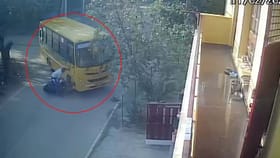 ಶಾಲಾ ಬಸ್​ ಹರಿದು ಮಕ್ಕಳಿಬ್ಬರು ಸಾವು: ಹಾಲು ತರಲು ಹೊರಟ್ಟಿದ್ದವರು ಅಂತ್ಯ