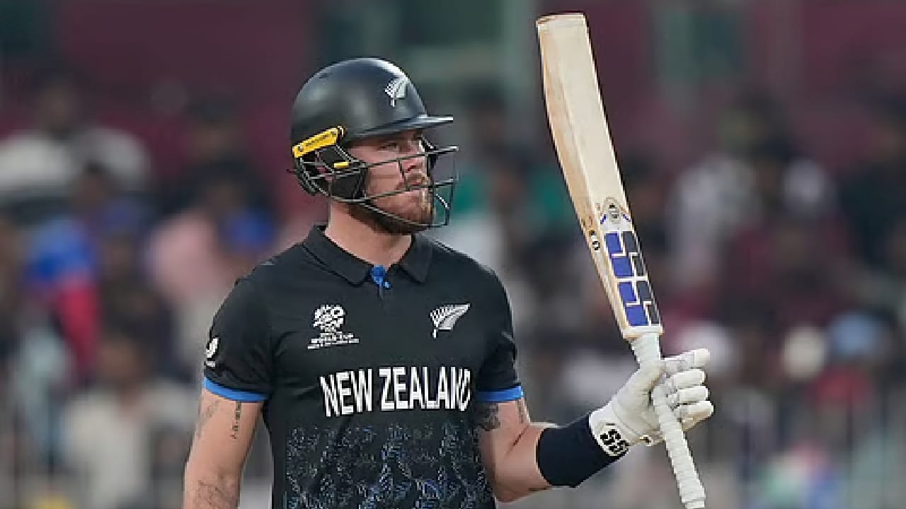 ಈ ಮೂಲಕ ಟಿ20 ಕ್ರಿಕೆಟ್ ಇತಿಹಾಸದಲ್ಲೇ ಅತೀ ಕಡಿಮೆ ಎಸೆತಗಳಲ್ಲಿ 5 ಸಾವಿರ ರನ್ ಕಲೆಹಾಕಿದ ಬ್ಯಾಟರ್ ಎಂಬ ವಿಶ್ವ ದಾಖಲೆಯನ್ನು ಫಿನ್ ಅಲೆನ್ ತಮ್ಮದಾಗಿಸಿಕೊಂಡಿದ್ದಾರೆ. ಇದಕ್ಕೂ ಮುನ್ನ ಈ ಭರ್ಜರಿ ರೆಕಾರ್ಡ್ ಅಭಿಷೇಕ್ ಶರ್ಮಾ ಹೆಸರಿನಲ್ಲಿತ್ತು.