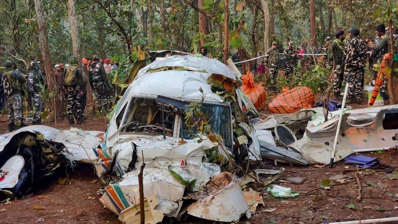 Air Ambulance Crash: ಒಂದು ಜೀವ ಉಳಿಸಲು ಏರ್ ಆಂಬ್ಯುಲೆನ್ಸ್ಗೆ 7 ಲಕ್ಷ ರೂ. ಕೊಟ್ಟಿದ್ರು, ಆದ್ರೆ 7 ಪ್ರಾಣ ಹೋಯ್ತು Air Ambulance Crash: ಒಂದು ಜೀವ ಉಳಿಸಲು ಏರ್ ಆಂಬ್ಯುಲೆನ್ಸ್ಗೆ 7 ಲಕ್ಷ ರೂ. ಕೊಟ್ಟಿದ್ರು, ಆದ್ರೆ 7 ಪ್ರಾಣ ಹೋಯ್ತು