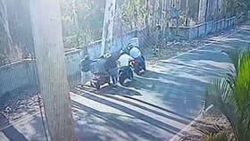 ಸಿನಿಮಾ ಸ್ಟೈಲಲ್ಲಿ ಯುವಕನ ಅಡ್ಡಗಟ್ಟಿ ದರೋಡೆ: ಭಯಾನಕ ಕೃತ್ಯ ಸಿಸಿಟಿಲಿ ಸೆರೆ