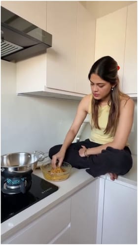 ಈರುಳ್ಳಿ ಪಕೋಡ ಮಾಡಿದ ಆಶಾ ಭಟ್