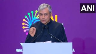 ಸ್ಕೂಟಿಯಲ್ಲಿ ಹೋಗ್ತಿದ್ದ ಯುವತಿಯರಿಗೆ ಪ್ಲೈಯಿಂಗ್ ಕಿಸ್:ಬೀದಿ ಕಾಮಣ್ಣರ ವಿಡಿಯೋ ವೈರಲ್