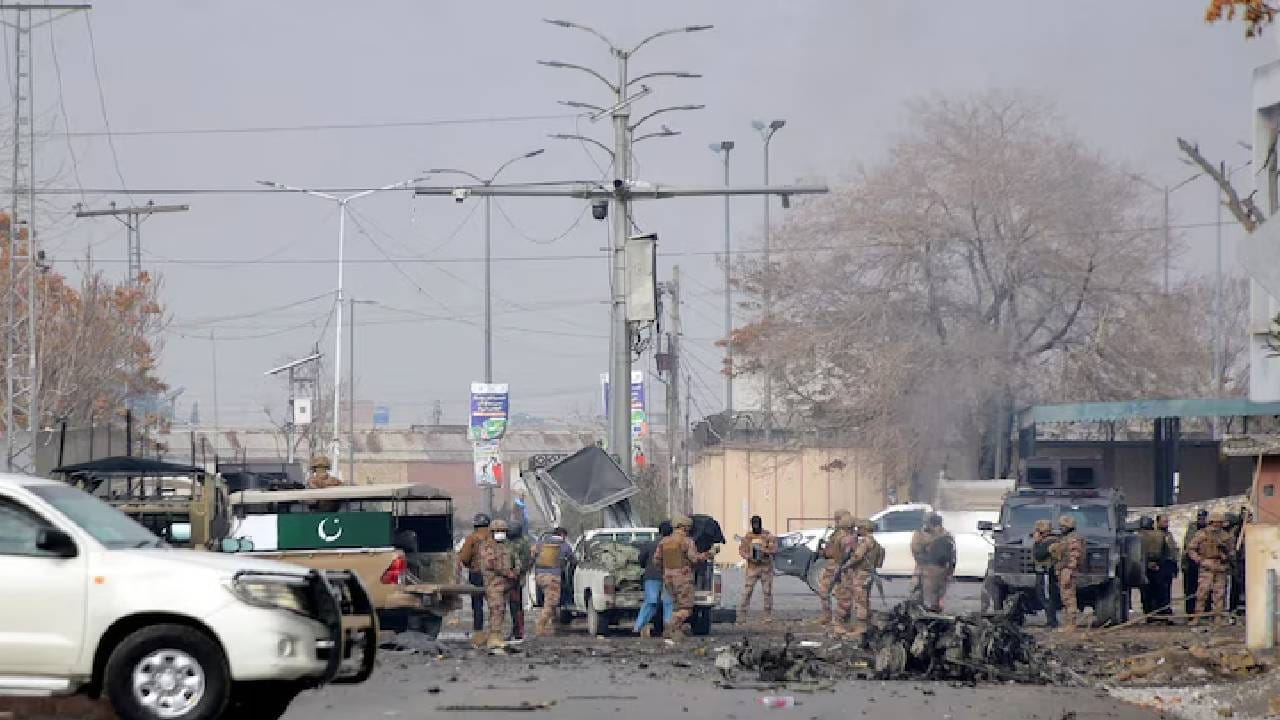 Video: ಬಲೂಚ್ ಬಂಡುಕೋರರು ನಡೆಸಿದ ದಾಳಿಯಲ್ಲಿ 80ಕ್ಕೂ ಹೆಚ್ಚು ಪಾಕಿಸ್ತಾನಿ ಸೈನಿಕರು ಸಾವು Video: ಬಲೂಚ್ ಬಂಡುಕೋರರು ನಡೆಸಿದ ದಾಳಿಯಲ್ಲಿ 80ಕ್ಕೂ ಹೆಚ್ಚು ಪಾಕಿಸ್ತಾನಿ ಸೈನಿಕರು ಸಾವು