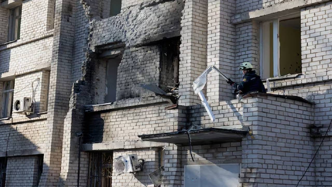 ಉಕ್ರೇನ್ನಲ್ಲಿ ಬಸ್ ಮೇಲೆ ರಷ್ಯಾ ಡ್ರೋನ್ ದಾಳಿ, 15 ಮಂದಿ ಸಾವು, 7 ಜನರಿಗೆ ಗಾಯ ಉಕ್ರೇನ್ನಲ್ಲಿ ಬಸ್ ಮೇಲೆ ರಷ್ಯಾ ಡ್ರೋನ್ ದಾಳಿ, 15 ಮಂದಿ ಸಾವು, 7 ಜನರಿಗೆ ಗಾಯ