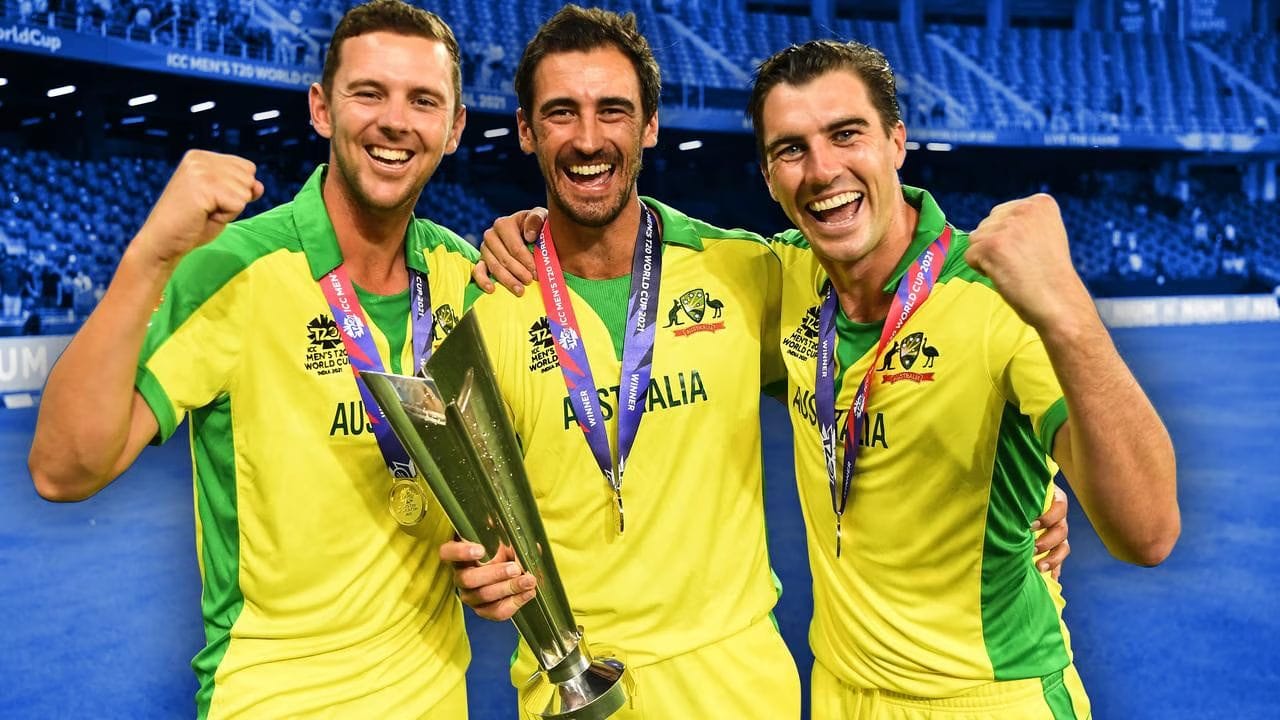 ಹೌದು, ಟಿ20 ವಿಶ್ವಕಪ್ ಆರಂಭಕ್ಕೂ ಮುನ್ನ ಆಸ್ಟ್ರೇಲಿಯಾ ತಂಡದ ಇಬ್ಬರು ಸ್ಟಾರ್ ಆಟಗಾರರು ಟೂರ್ನಿಯಿಂದ ಹೊರಗುಳಿದಿದ್ದಾರೆ. ಟಿ20 ವಿಶ್ವಕಪ್​ ತಂಡದಲ್ಲಿ ಪ್ರಮುಖ ವೇಗಿಗಳಾಗಿ ಆಯ್ಕೆಯಾಗಿದ್ದ ಪ್ಯಾಟ್ ಕಮಿನ್ಸ್ ಹಾಗೂ ಜೋಶ್ ಹೇಝಲ್​ವುಡ್ ಇದೀಗ ಟೂರ್ನಿಯಿಂದ ಹಿಂದೆ ಸರಿದಿದ್ದಾರೆ.