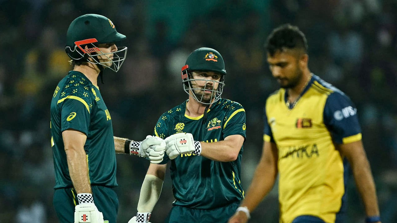 ಅದರಂತೆ ಮೊದಲು ಬ್ಯಾಟ್ ಮಾಡಿದ ಆಸ್ಟ್ರೇಲಿಯಾ ತಂಡಕ್ಕೆ ಟ್ರಾವಿಸ್ ಹೆಡ್ ಹಾಗೂ ಮಿಚೆಲ್ ಮಾರ್ಷ್ ಸ್ಫೋಟಕ ಆರಂಭ ಒದಗಿಸಿದ್ದರು. ಮೊದಲ ಓವರ್ನಿಂದಲೇ ಅಬ್ಬರಿಸಲಾರಂಭಿಸಿದ ಈ ಜೋಡಿಯು ಪವರ್ ಪ್ಲೇನಲ್ಲಿ ಕಲೆಹಾಕಿದ್ದು ಬರೋಬ್ಬರಿ 70 ರನ್ ಗಳು.