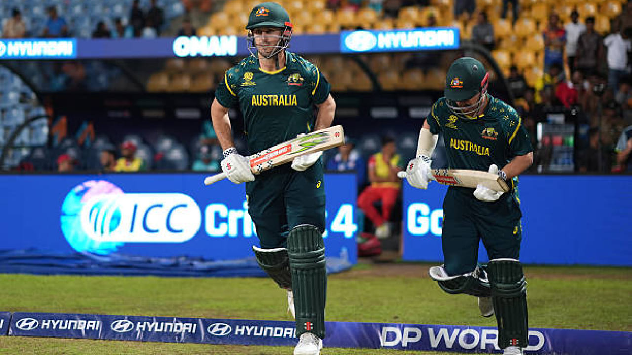 T20 World Cup 2026: ಟಿ20 ವಿಶ್ವಕಪ್​ನಲ್ಲಿ ಆಸ್ಟ್ರೇಲಿಯಾ ತಂಡ ಹೊಸ ವಿಶ್ವ ದಾಖಲೆ ನಿರ್ಮಿಸಿದೆ. ಅದು ಕೂಡ 9.4 ಓವರ್​ಗಳಲ್ಲಿ ಪಂದ್ಯ ಮುಗಿಸುವ ಮೂಲಕ. ಹೀಗೆ ಪಂದ್ಯ ಮುಗಿಸಿ ವಿಶ್ವಕಪ್ ಇತಿಹಾಸದಲ್ಲೇ ಅತೀ ಹೆಚ್ಚು ಬಾಲ್​ಗಳನ್ನು ಬಾಕಿಯಿರಿಸಿ 100+ ಸ್ಕೋರ್​ ಚೇಸ್ ಮಾಡಿದ ದಾಖಲೆ ಬರೆದಿದೆ.