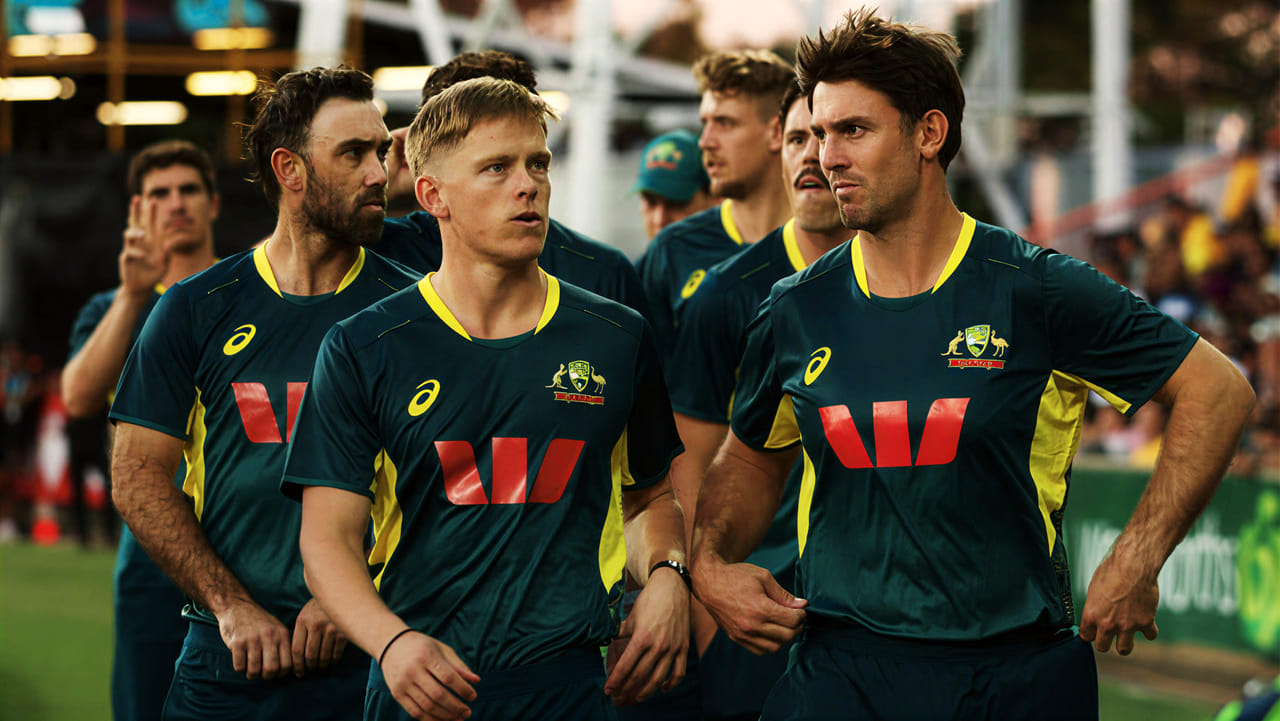 ಫೆಬ್ರವರಿ 7 ರಿಂದ ಪ್ರಾರಂಭವಾಗಲಿರುವ ಟಿ20 ವಿಶ್ವಕಪ್ಗಾಗಿ ಸಿದ್ಧತೆಗಳು ಶುರುವಾಗಿದೆ. ಈ ಸಿದ್ಧತೆಗಳ ನಡುವೆ ಆಸ್ಟ್ರೇಲಿಯಾ ತಂಡಕ್ಕೆ ಆಘಾತ ಎದುರಾಗಿದೆ. ತಂಡದ ಪ್ರಮುಖ ವೇಗಿ ಜೋಶ್ ಹೇಝಲ್ವುಡ್ ಗಾಯದಿಂದ ಇನ್ನೂ ಸಹ ಸಂಪೂರ್ಣವಾಗಿ ಚೇತರಿಸಿಕೊಂಡಿಲ್ಲ.