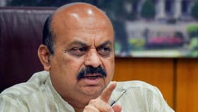 ಕನ್ನಡ ಶಾಲೆ ಮುಚ್ಚುತ್ತಿರುವುದು ಖಂಡನೀಯ: ರಾಜ್ಯ ಸರ್ಕಾರದ ವಿರುದ್ಧ ಮಾಜಿ ಸಿ