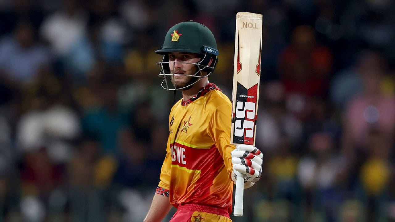 ಇದೀಗ 48*, 64*, 63*, 5 ರನ್​ಗಳಿಸುವ ಮೂಲಕ ಬ್ರಿಯಾನ್ ಬೆನ್ನೆಟ್ ಒಟ್ಟು 180 ರನ್ ಕಲೆಹಾಕಿದ್ದಾರೆ. ಈ ಮೂಲಕ ವಿರಾಟ್ ಕೊಹ್ಲಿಯ ದಾಖಲೆ ಮುರಿದು ಟಿ20 ವಿಶ್ವಕಪ್​ನಲ್ಲಿ ಔಟಾಗುವ ಮುನ್ನ ಅತೀ ಅತೀ ಹೆಚ್ಚು ರನ್​ಗಳಿಸಿದ ಬ್ಯಾಟ್ಸ್​ಮನ್ ಎಂಬ ವಿಶ್ವ ದಾಖಲೆಯನ್ನು ತಮ್ಮದಾಗಿಸಿಕೊಂಡಿದ್ದಾರೆ.