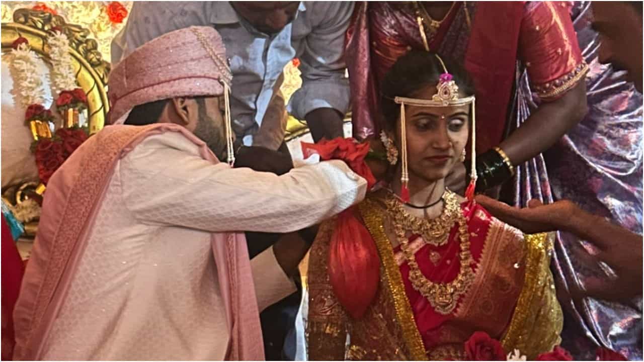 ಧರ್ಮ-ಜಾತಿ ಭೇದಗಳನ್ನು ಮೀರಿ ಮಾನವೀಯತೆ ಗೆಲುವು ಸಾಧಿಸಿದ ಈ ಅಪರೂಪದ ಘಟನೆಗೆ ಬೆಳಗಾವಿ ಜಿಲ್ಲೆಯ ಹುಕ್ಕೇರಿ ತಾಲೂಕಿನ ಬಸ್ತವಾಡ ಗ್ರಾಮ ಸಾಕ್ಷಿಯಾಗಿದೆ. ಮುಸ್ಲಿಂ ದಂಪತಿಯಾದ ಮೆಹಬೂಬ್ ನಾಯಿಕವಾಡಿ ಹಾಗೂ ನೂರ್ಜಾನ್ ತಾವು ಸಾಕಿ ಸಲಹಿದ (ದತ್ತು ಪುತ್ರ) ಹಿಂದು ಯುವಕನಿಗೆ ಹಿಂದು ಸಂಪ್ರದಾಯದಂತೆ ಮದುವೆ ಮಾಡಿಸಿ ಸಮಾಜಕ್ಕೆ ಮಾದರಿಯಾಗಿದ್ದಾರೆ. ದತ್ತುಪುತ್ರನಿಗೆ ಹಿಂದು ಸಂಪ್ರದಾಯದಂತೆ ಮುಸ್ಲಿಂ ದಂಪತಿ ಮದುವೆ ಮಾಡಿಸಿರುವುದು ಸದ್ಯ ವ್ಯಾಪಕ ಮೆಚ್ಚುಗೆಗೆ ಪಾತ್ರವಾಗಿದೆ.