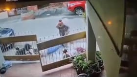 ಮಹಿಳೆಯ ಕುತ್ತಿಗೆ ಮುಖ, ಕೈ-ಕಾಲು ಕಚ್ಚಿ ಹಾಕಿದ ಶ್ವಾನ