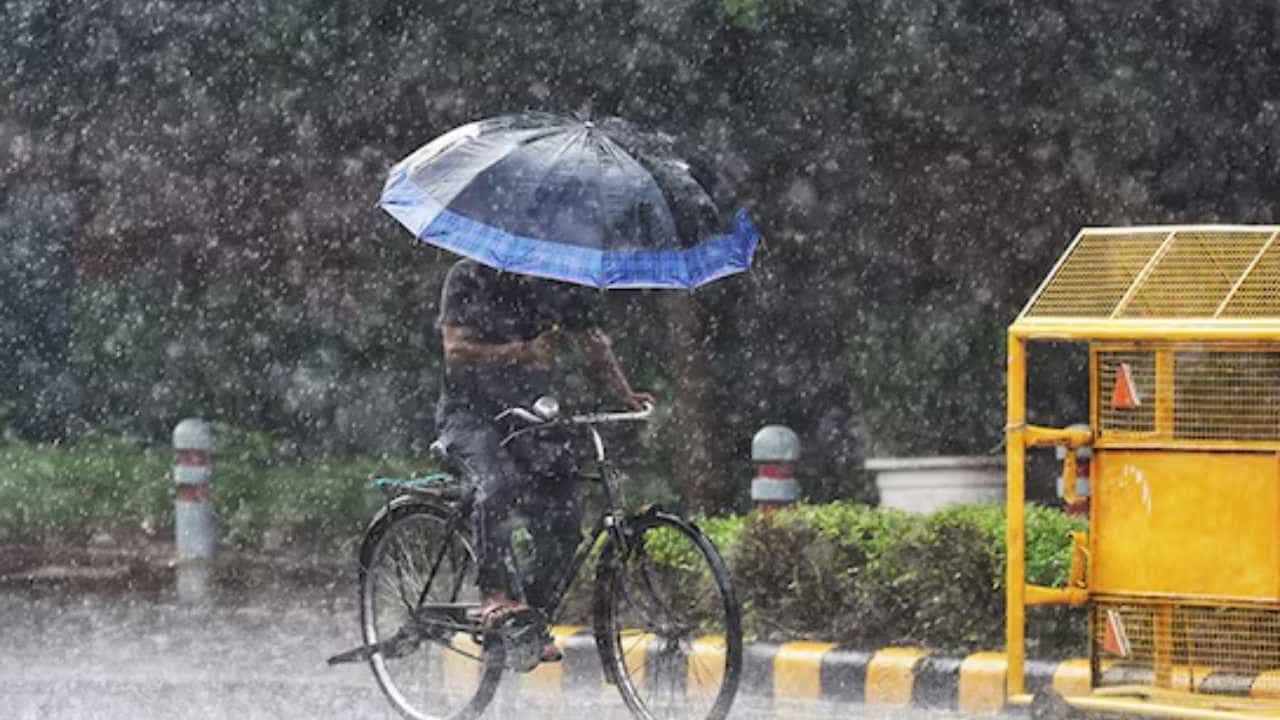 ಕರ್ನಾಟಕ ಹವಾಮಾನ ವರದಿ: ರಾಜ್ಯದ ಹಲವೆಡೆ ಇಂದು ಗುಡುಗು ಸಹಿತ ಲಘು ಮಳೆ; 11 ಜಿಲ್ಲೆಗಳಿಗೆ ಯೆಲ್ಲೋ ಅಲರ್ಟ್​!