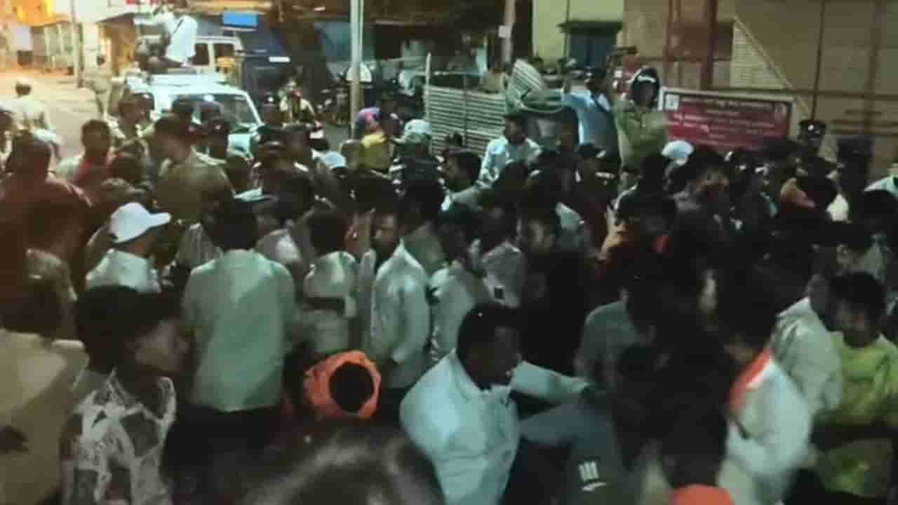 ಶಿವಾಜಿ ಭಾವಚಿತ್ರ ಮೆರವಣಿಗೆ ವೇಳೆ ಕಲ್ಲು, ಚಪ್ಪಲಿ ತೂರಾಟ: ಬಾಗಲಕೋಟೆ ಉದ್ವಿಗ್ನ