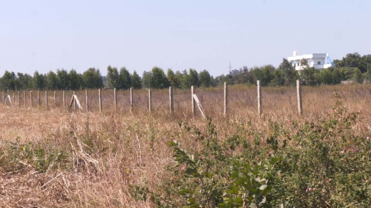 ಕೋಲಾರದಲ್ಲಿ ಜೀರೋ ಹೆಸರಿನಲ್ಲಿ ಭೂ ಹಗರಣ: ವಾರಸುದಾರರಿಲ್ಲದ ಭೂಮಿ ಲಪಟಾಯಿಸಿದ ಪ್ರಭಾವಿಗಳು ಕೋಲಾರದಲ್ಲಿ ಜೀರೋ ಹೆಸರಿನಲ್ಲಿ ಭೂ ಹಗರಣ: ವಾರಸುದಾರರಿಲ್ಲದ ಭೂಮಿ ಲಪಟಾಯಿಸಿದ ಪ್ರಭಾವಿಗಳು